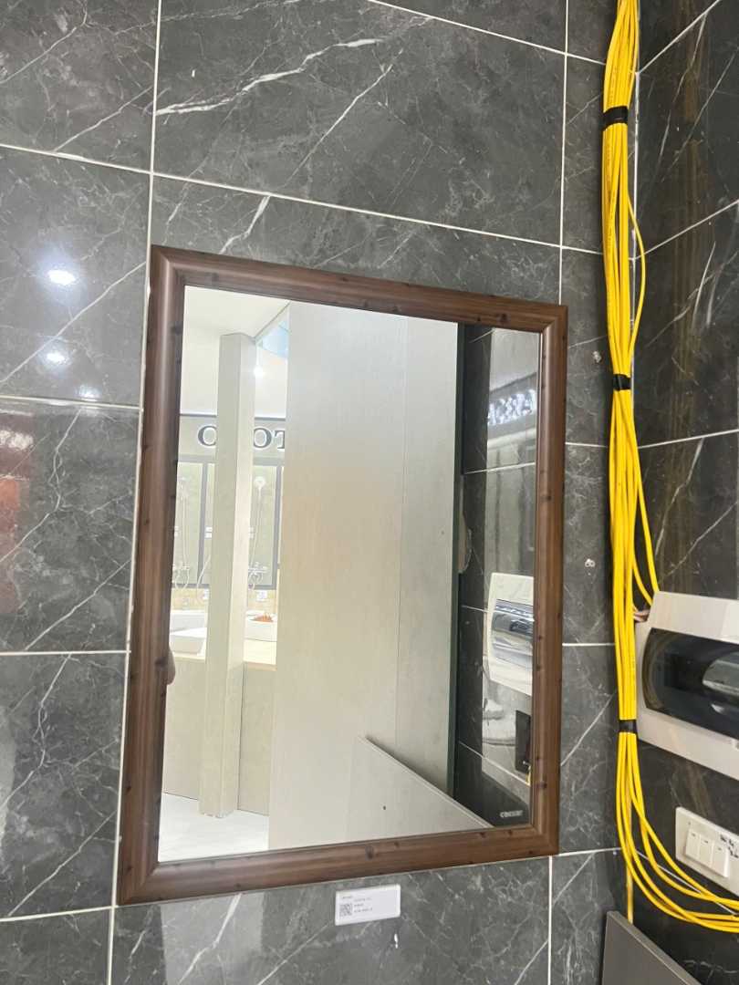 Tình trạng hàng trưng bày Caesar M810